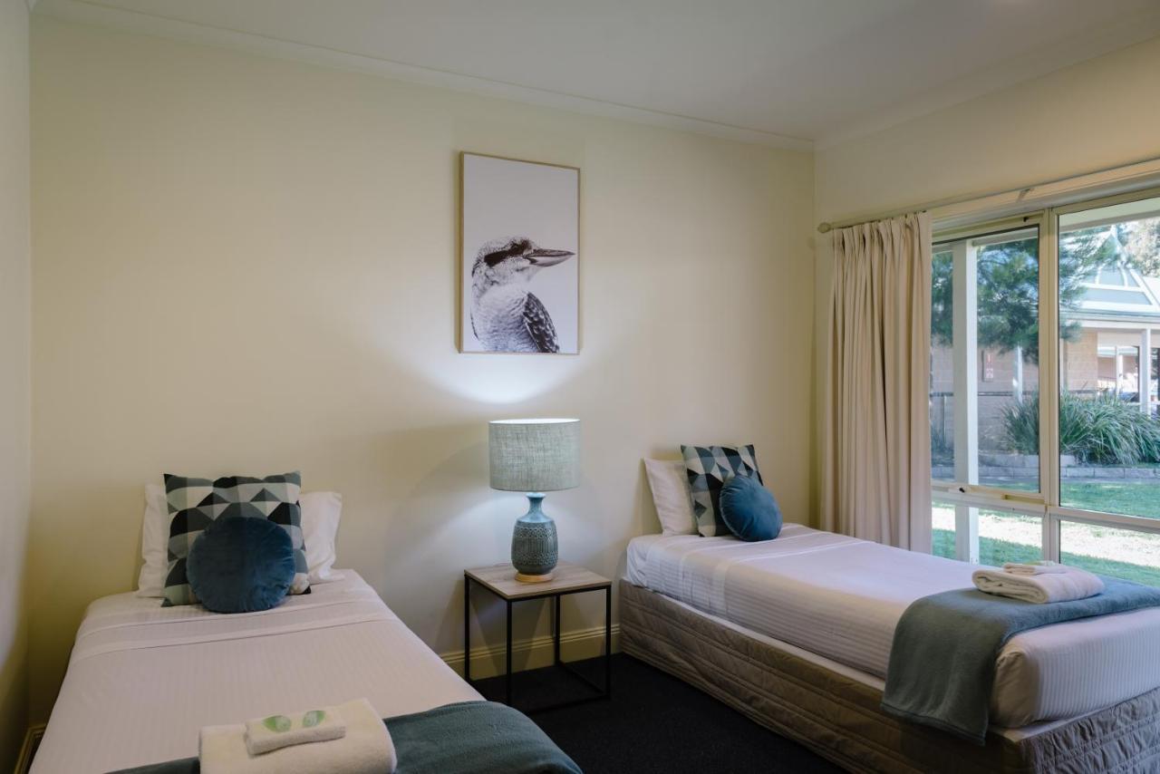Fairways Resort Rosebud Extérieur photo